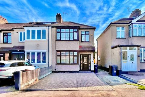 Lawrence Crescent, Dagenham, RM10 3 bed end of terrace house for sale