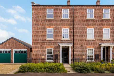 Circus Approach, Spalding 3 bed end of terrace house for sale