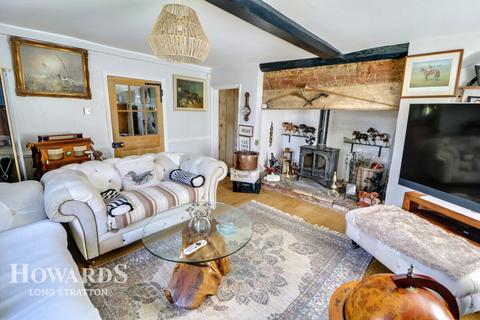 Ipswich Road, Long Stratton 3 bed end of terrace house for sale