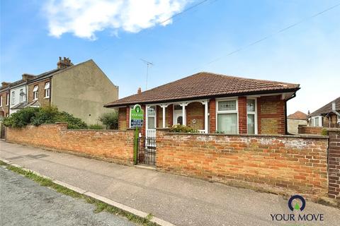 Queens Avenue, Kent CT12 2 bed detached house for sale