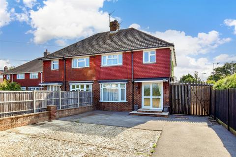 Southleigh Road, Warblington, Havant... 3 bed semi