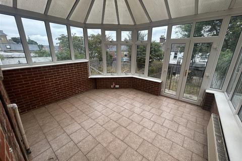 Newport Road, Cowes, Isle of Wight 2 bed terraced house for sale