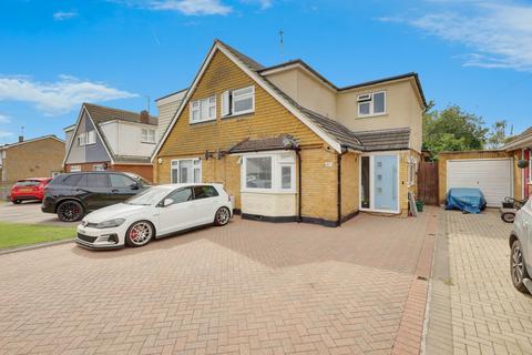 Seamore Avenue, Benfleet, SS7 4 bed semi