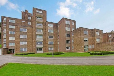 32 Cedar Court, Grove Park Road... 1 bed flat for sale