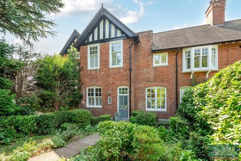 Shirley Road, Stoneygate, Leicester 3 bed townhouse for sale