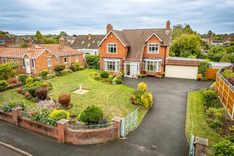 Wellington Road, Muxton 3 bed detached house for sale