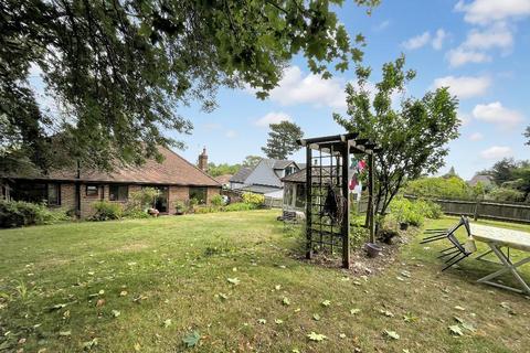 Oakley Road, Warlingham, Surrey, CR6 9BF 2 bed bungalow for sale