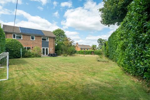 Woodmancourt, Surrey GU7 4 bed detached house for sale