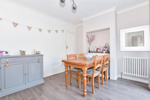 Crown Road, Sittingbourne ME10 2 bed terraced house for sale