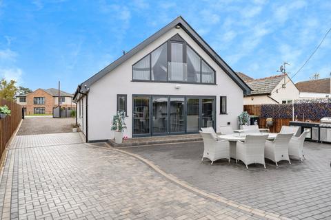 Mildenhall Road, Ely CB7 4 bed detached bungalow for sale