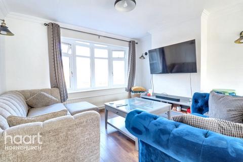 Dury Falls Close, Hornchurch 3 bed semi