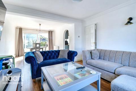 Dury Falls Close, Hornchurch 3 bed semi