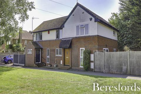 Hawthorn Avenue, Brentwood, CM13 2 bed semi