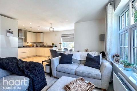 Broadclough Way, Maidstone 2 bed apartment for sale