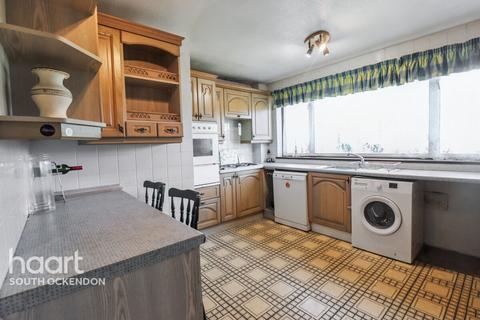 High Street, Aveley 2 bed maisonette for sale