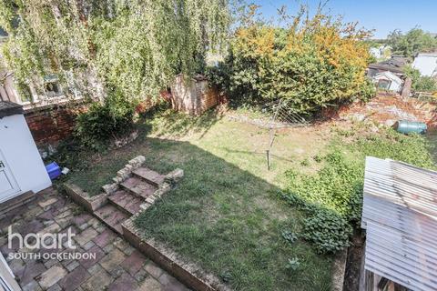 High Street, Aveley 2 bed maisonette for sale