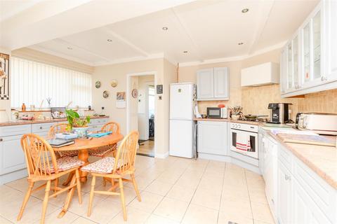 Biddenden Way, Istead Rise, Kent 3 bed semi