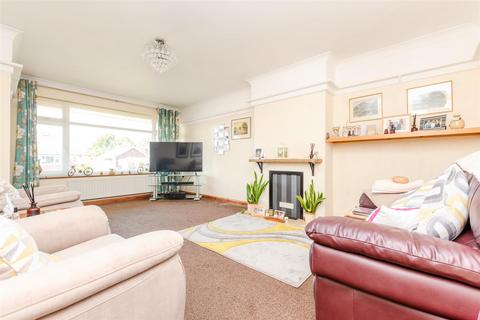 Biddenden Way, Istead Rise, Kent 3 bed semi
