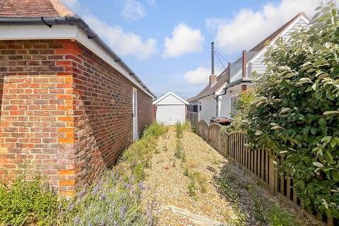 Central Drive, Elmer, Bognor Regis... 3 bed chalet for sale