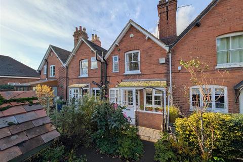 OLD STREET, UPTON UPON SEVERN 2 bed terraced house for sale