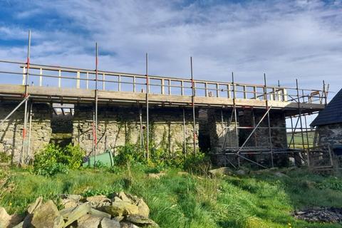 Pentrefelin, Amlwch, Anglesey, LL68 3 bed barn conversion for sale