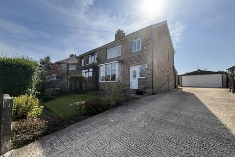 Fieldway, Clayton, Bradford 3 bed semi