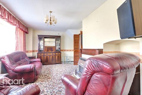 Lodge Lane, Romford, RM5 2EX 3 bed terraced house for sale