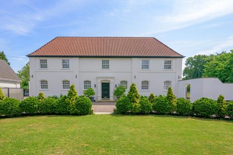 Stoughton Drive South, Leicester LE2 7 bed detached house for sale