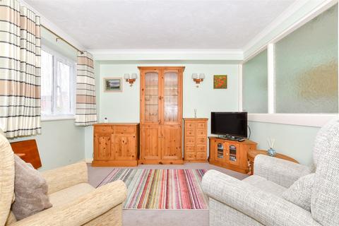 Warnett Court, Snodland ME6 1 bed ground floor maisonette for sale