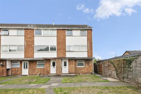 Harrogate Court, Slough 2 bed flat for sale