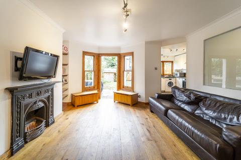 Ferme Park Road, Crouch End N8 2 bed apartment for sale