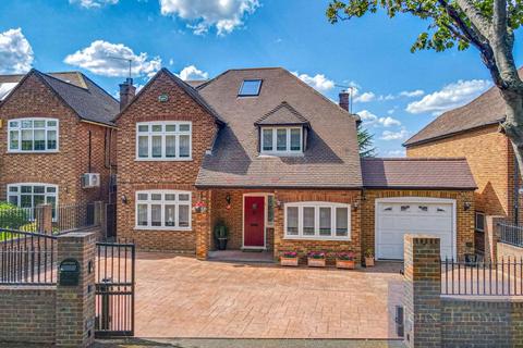 Coolgardie Avenue, Chigwell IG7 4 bed detached house for sale
