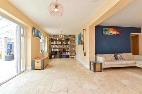 Crescent Drive, Brighton BN2 3 bed detached bungalow for sale