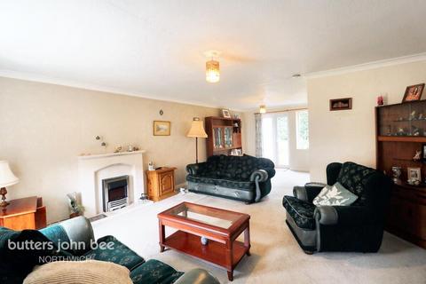 Moorlands Park, Northwich 3 bed detached house for sale