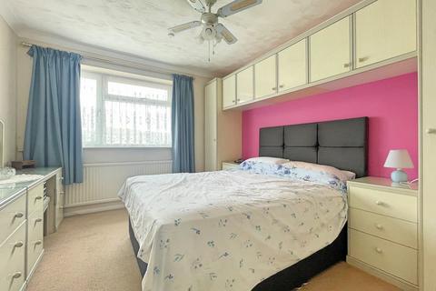 Perry Road, Tiptree, Colchester, CO5 3 bed property for sale