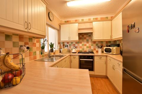 Lyndhurst Drive, Hornchurch RM11 3 bed terraced house for sale