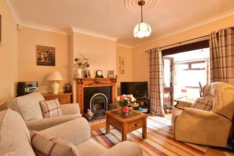 Lyndhurst Drive, Hornchurch RM11 3 bed terraced house for sale