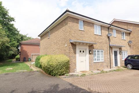 Porters Field, Braintree, CM7 3 bed end of terrace house for sale