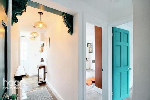 Hillside Avenue, Pontypool 2 bed flat for sale