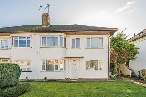 Fulwood Gardens, Twickenham TW1 3 bed flat for sale