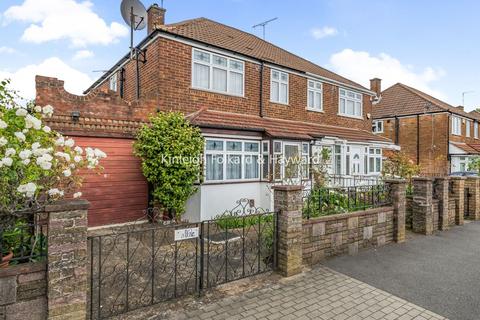 Granville Road, North Finchley... 3 bed semi