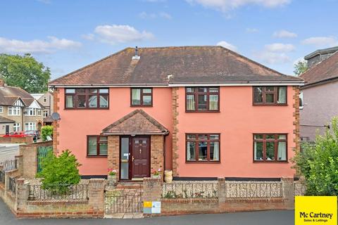 Oaklands Crescent, Chelmsford, CM2 6 bed detached house for sale