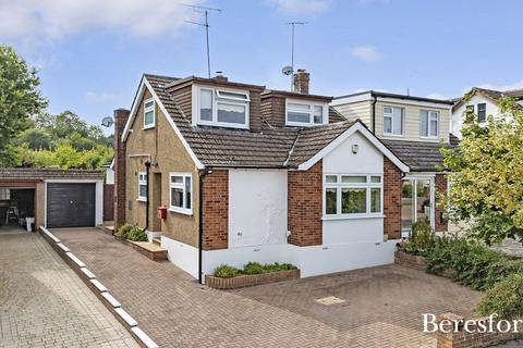 The Gardens, Doddinghurst, CM15 4 bed bungalow for sale