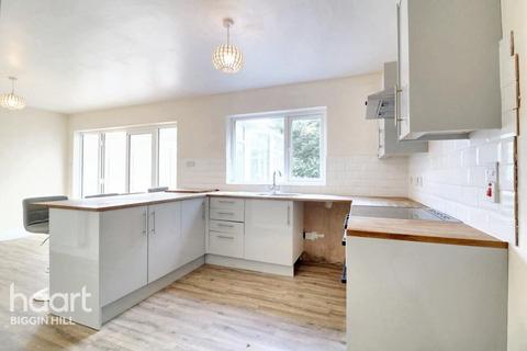 Main Road, Biggin Hill 4 bed detached bungalow for sale