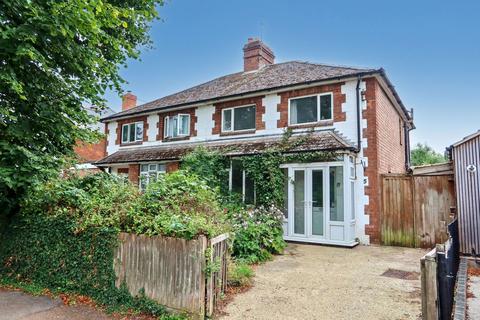 Farmfield Road, Banbury 3 bed semi