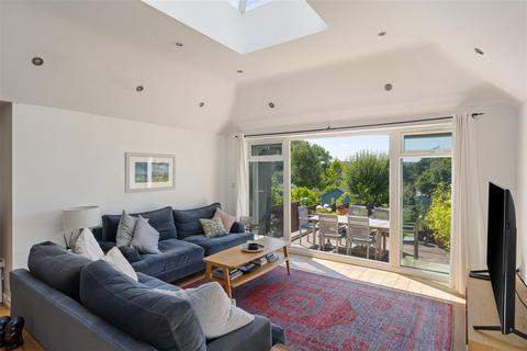 The Causeway, Petersfield 4 bed semi