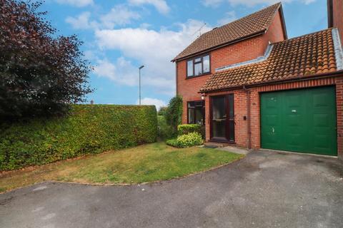 Hereford Close, Odiham RG29 2 bed link detached house for sale