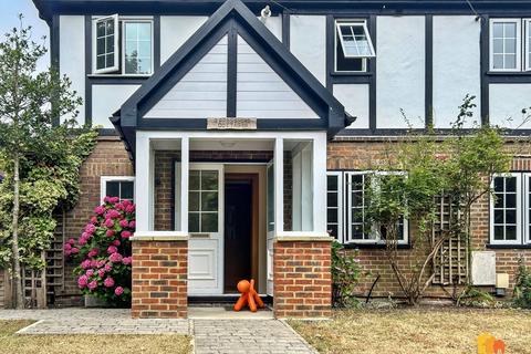 Ashley Green Road, Chesham, HP5 4 bed semi