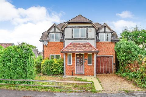 College Road, Guildford GU12 3 bed detached house for sale