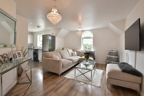 Smollett Place, Wickford, Essex 2 bed flat for sale